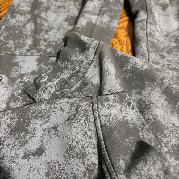 Lululemon🍋Gray and Black Patterned Pants - Picture 9 of 12